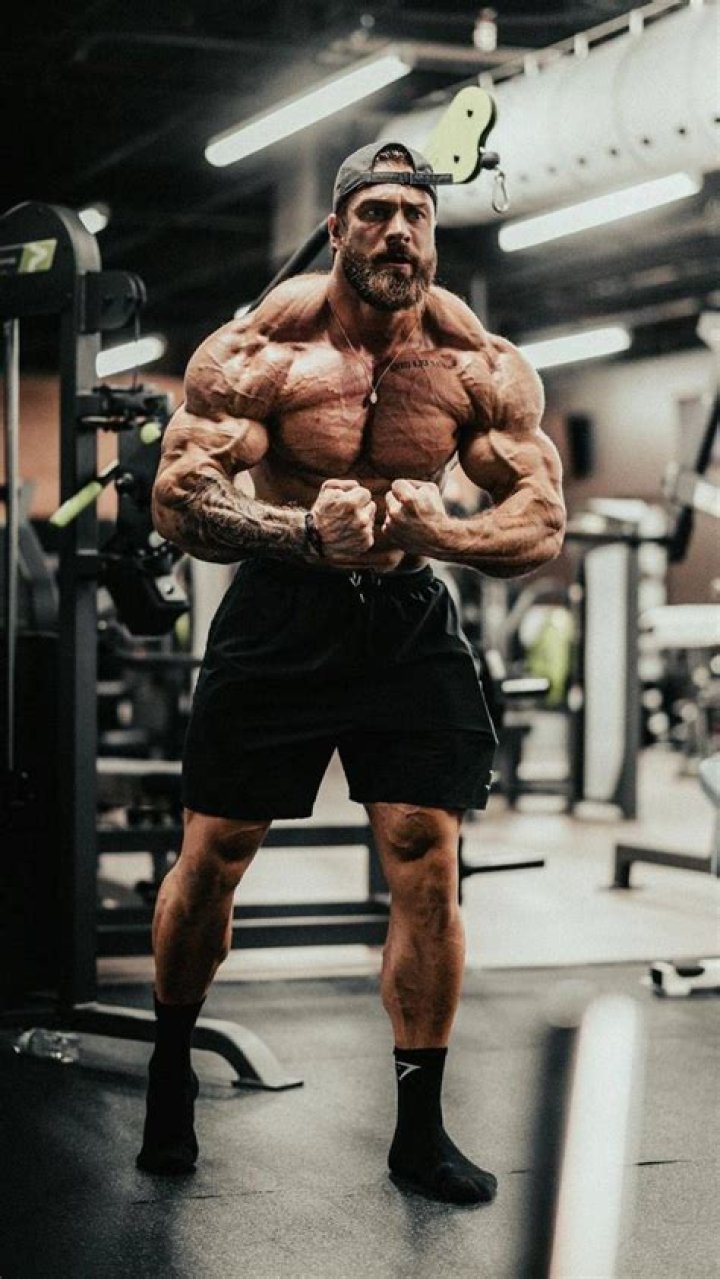 Chris Bumstead ·