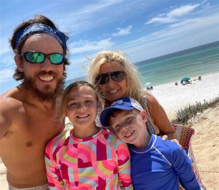 Chris Janson and Kelly Lynn Age Difference, Country Singers Children and Family Paint A Beautiful