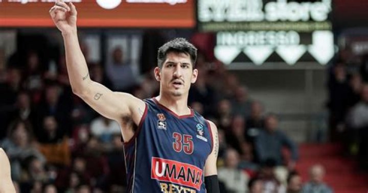 Derek Willis ·