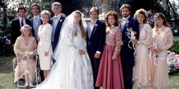 Discover The Untold Story Of Johnny Flynn's Wife: Beatrice Minns