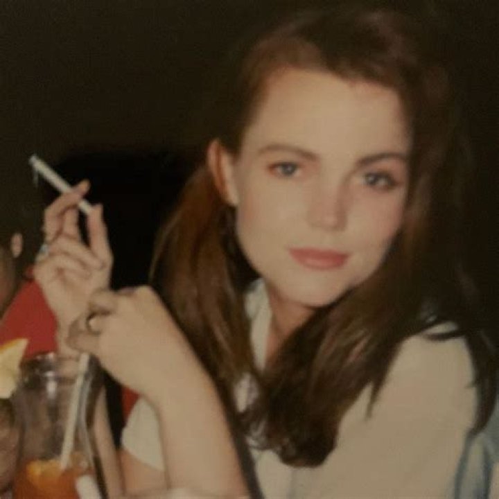 Is Belinda Carlisle a smoker?