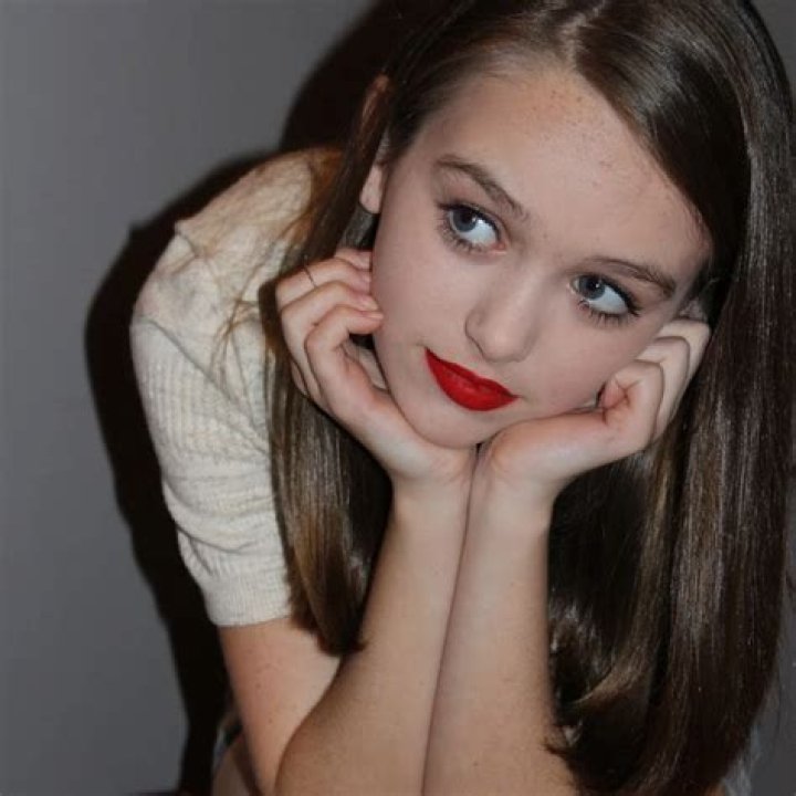 Lily Robertson ·