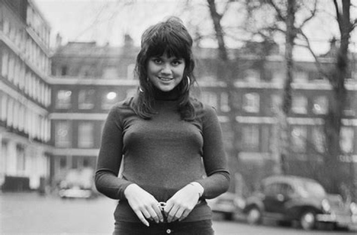 Linda Ronstadt Born