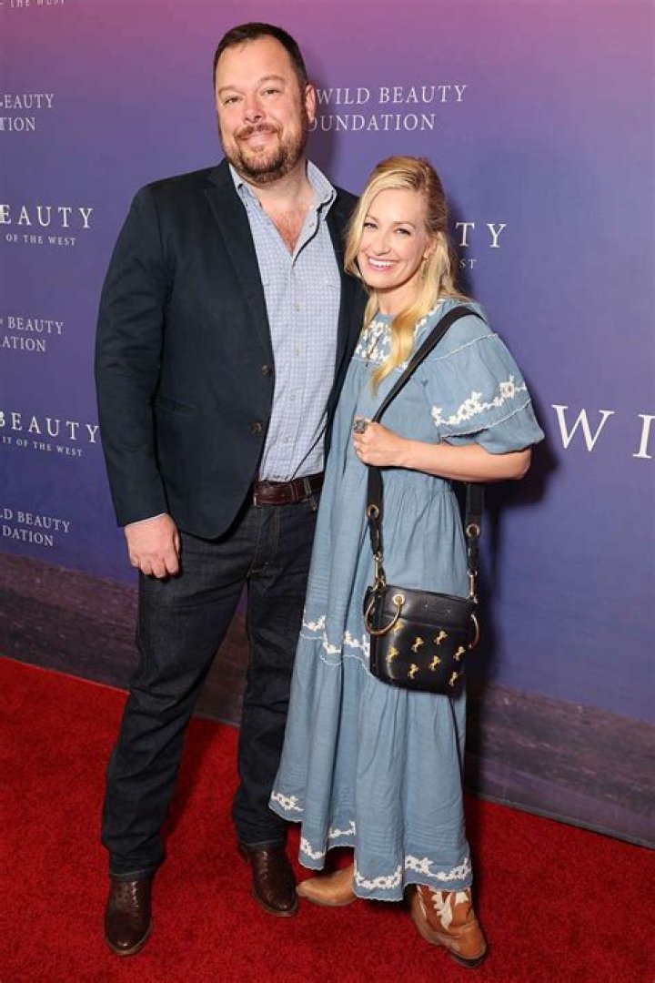 Michael Gladis Net Worth, Age, Wife, Height, Instagram And Movies Of Beth Behrs Husband