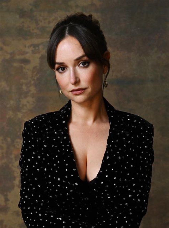 Milana Vayntrub ·