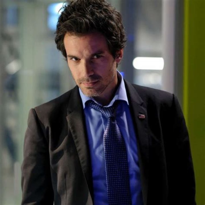 Santiago Cabrera ·