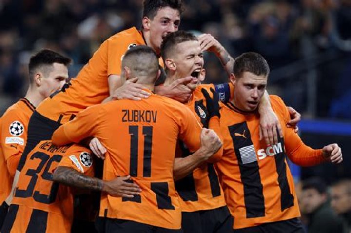 Shakhtar Donetsk's Danylo Sikan misses open goal against Celtic |
