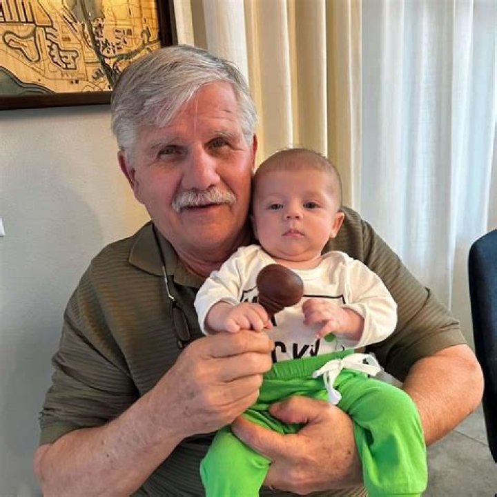 Tom Silva Height, Weight, Net Worth, Age, Birthday, Wikipedia, Who, Instagram, Biography ·