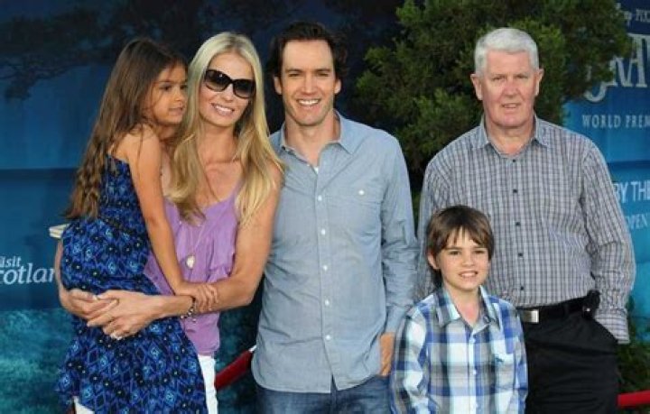Unveiling The Untold Stories Behind Mark Paul Gosselaar's Parents